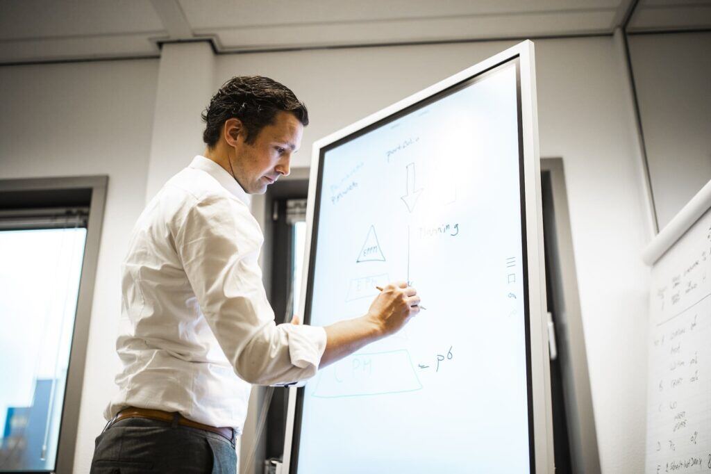 Pic-1-Application-Consultant.